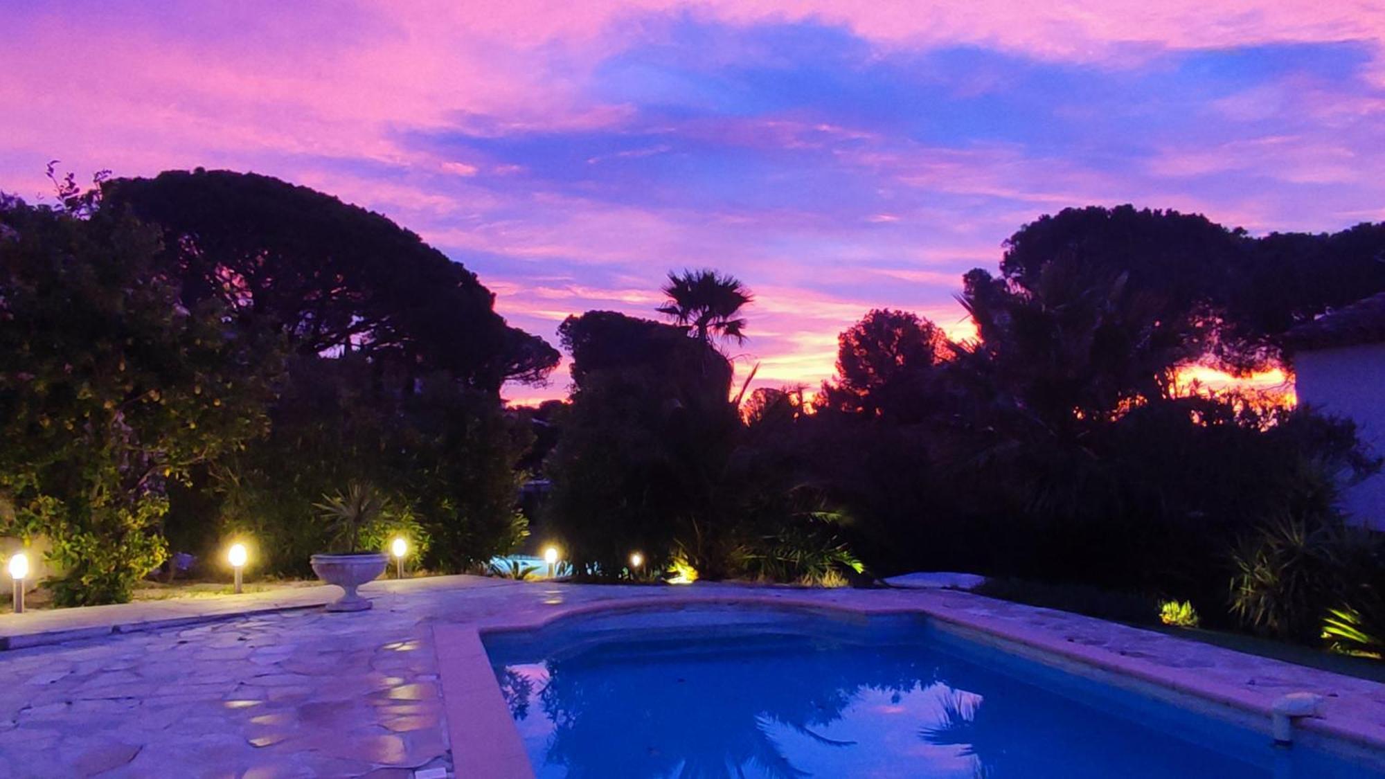 Grand Appartement Dans Maison Avec Piscine Privee Frejus Bagian luar foto