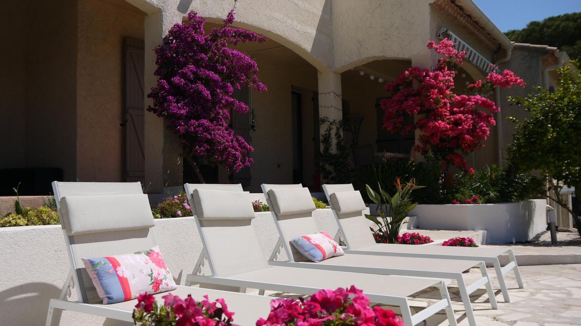 Grand Appartement Dans Maison Avec Piscine Privee Frejus Bagian luar foto