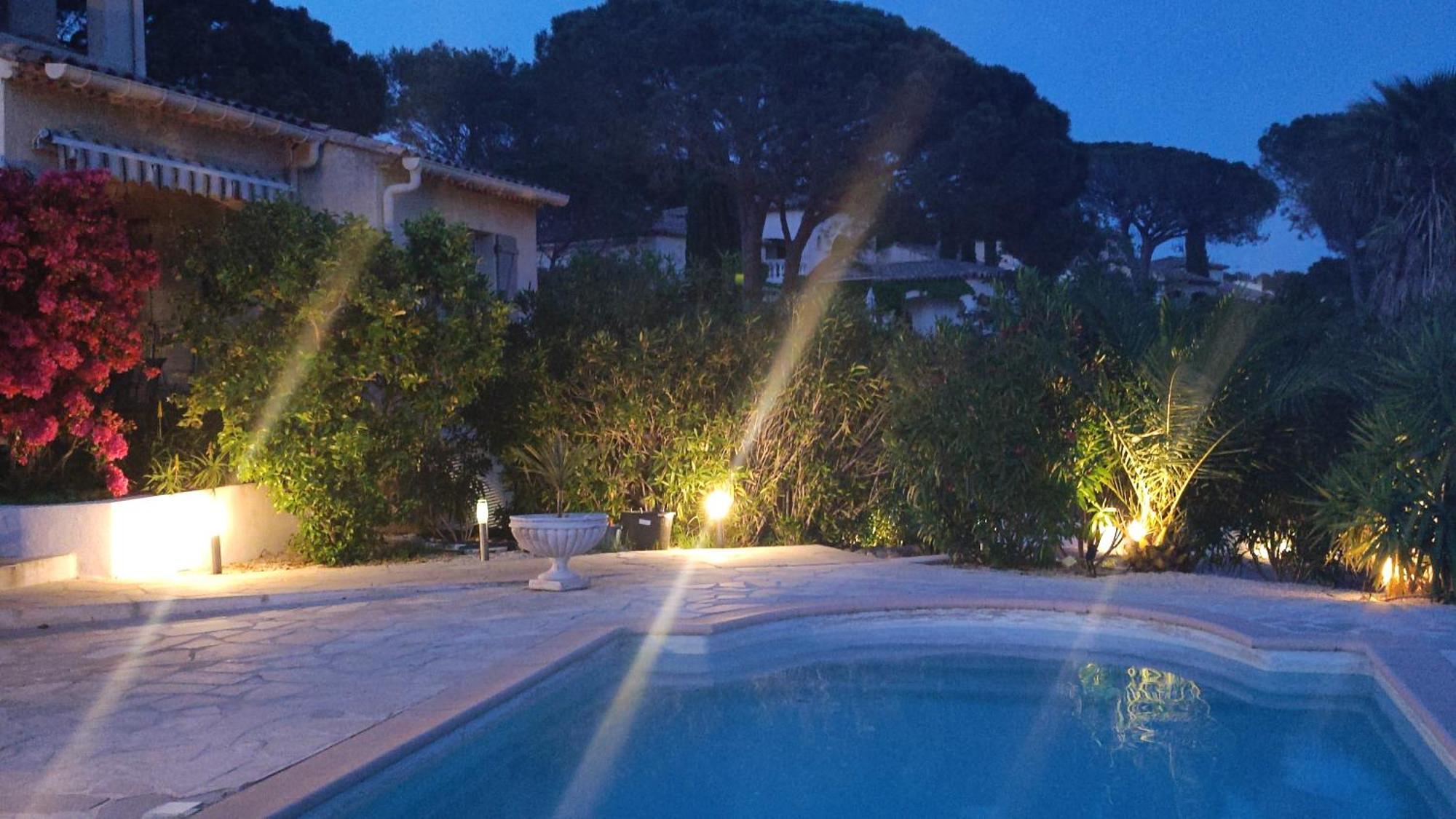 Grand Appartement Dans Maison Avec Piscine Privee Frejus Bagian luar foto