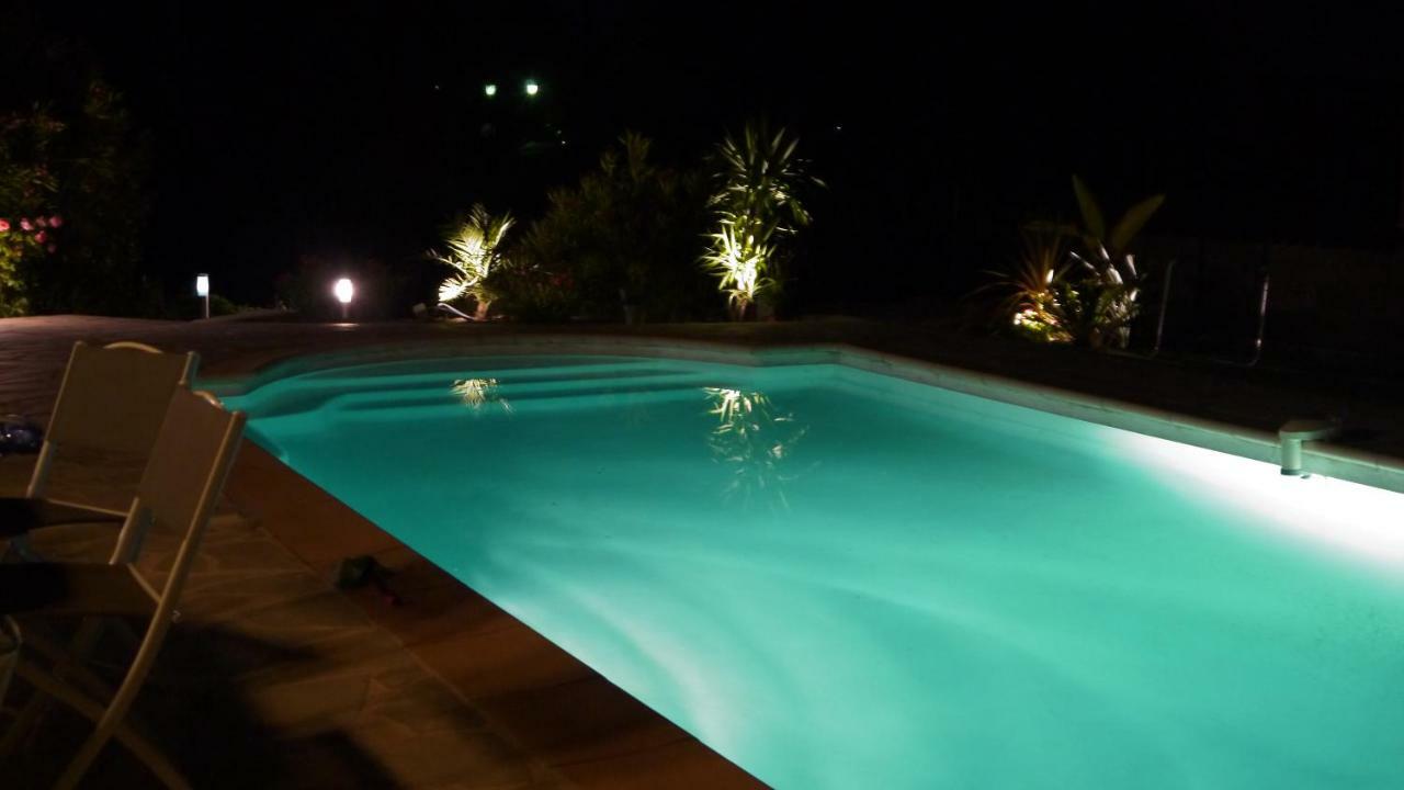 Grand Appartement Dans Maison Avec Piscine Privee Frejus Bagian luar foto