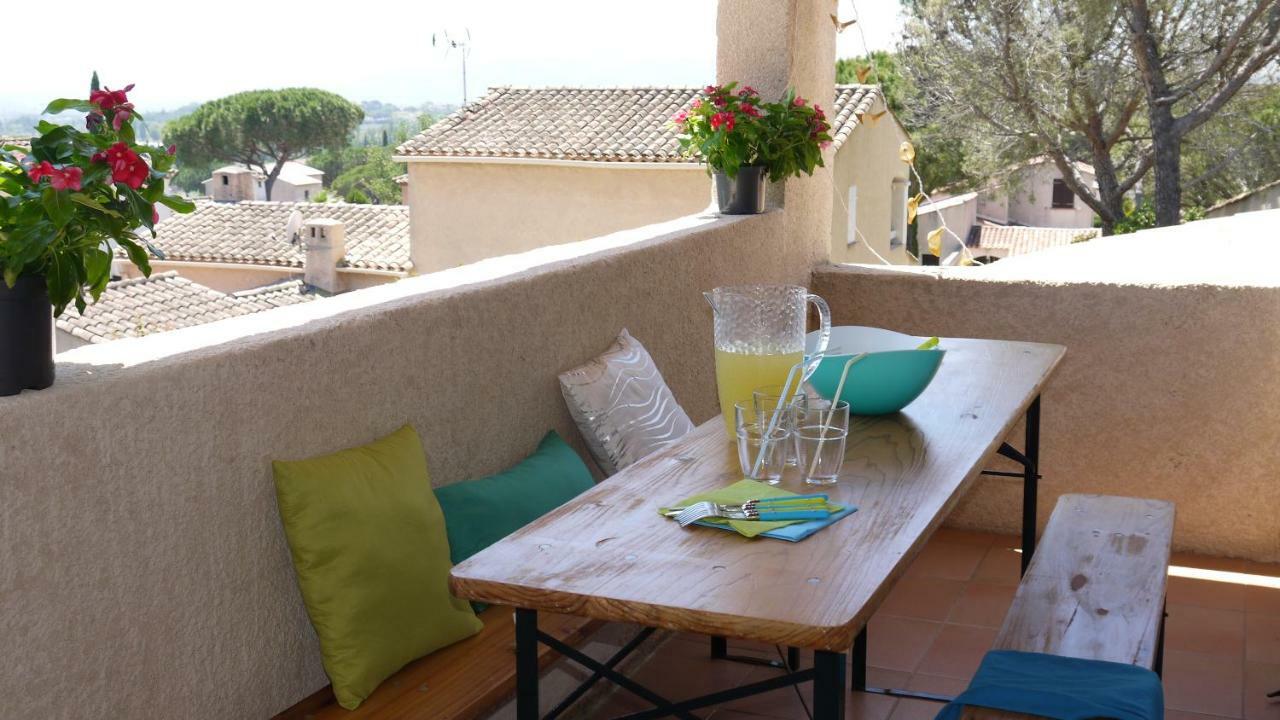 Grand Appartement Dans Maison Avec Piscine Privee Frejus Bagian luar foto