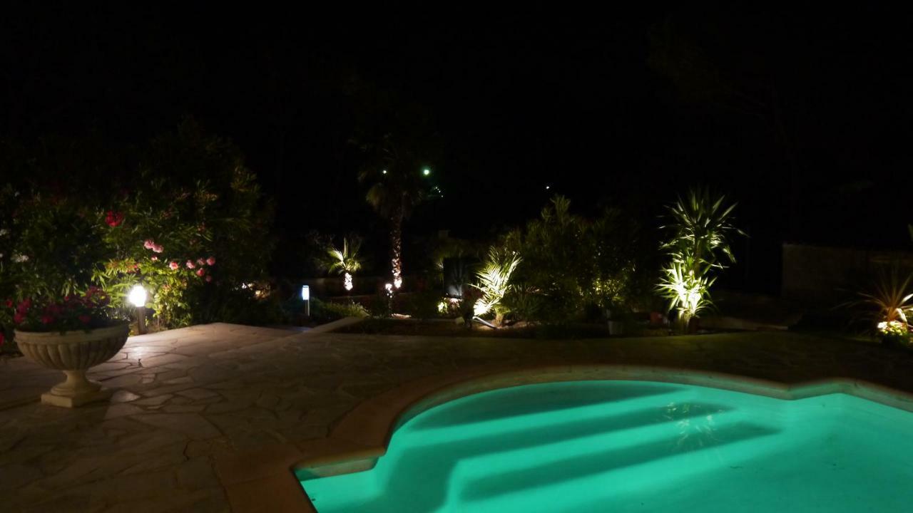 Grand Appartement Dans Maison Avec Piscine Privee Frejus Bagian luar foto